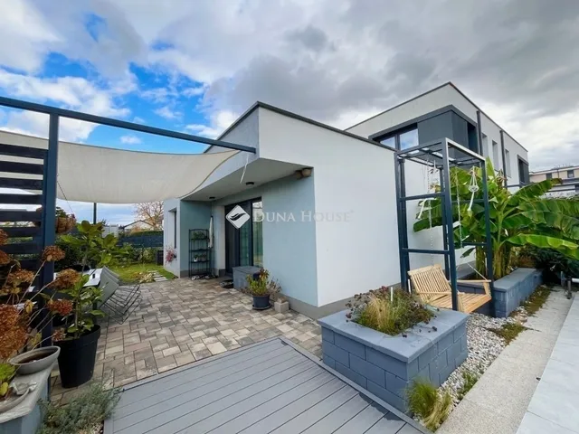 Eladó ház Székesfehérvár, Maroshegy 217 nm