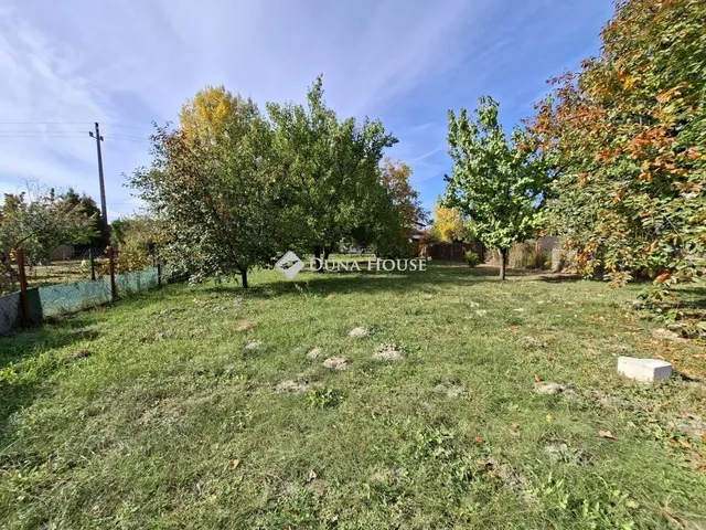 Eladó telek Székesfehérvár 630 nm