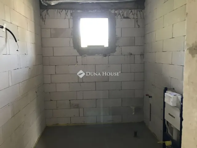 Eladó ház Besnyő 135 nm