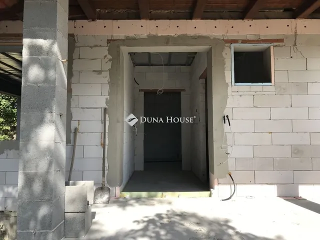 Eladó ház Besnyő 135 nm