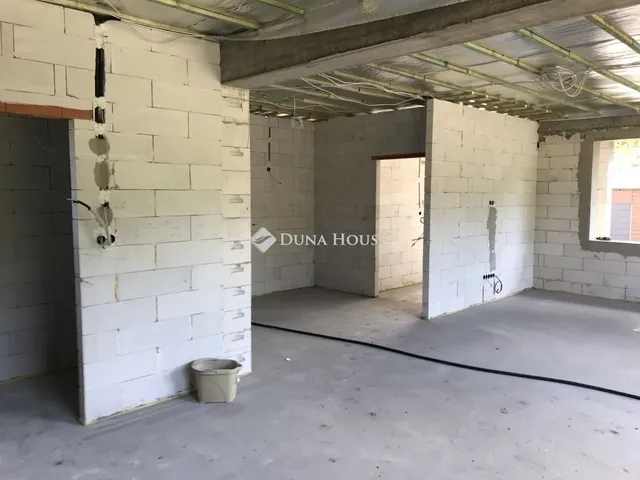 Eladó ház Besnyő 135 nm