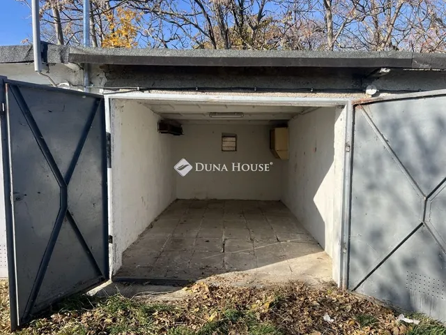 Eladó garázs Várpalota 20 nm