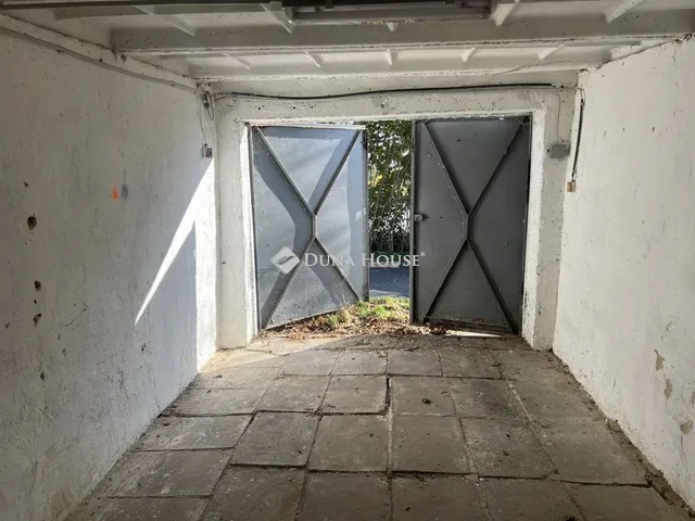 Eladó garázs Várpalota 20 nm