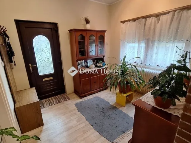 Eladó ház Nagykarácsony 66 nm