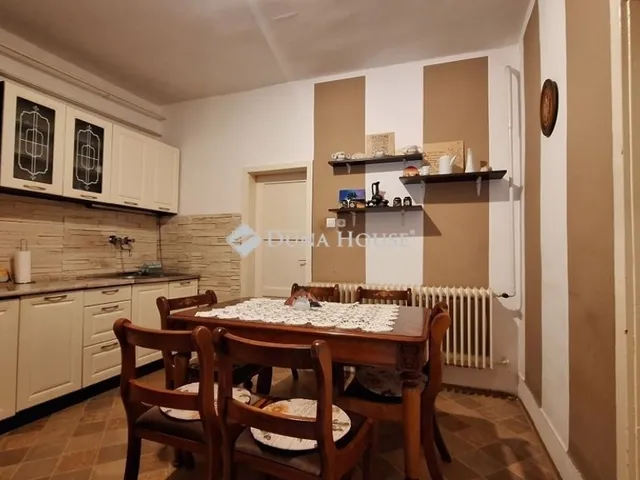 Eladó ház Nagykarácsony 66 nm