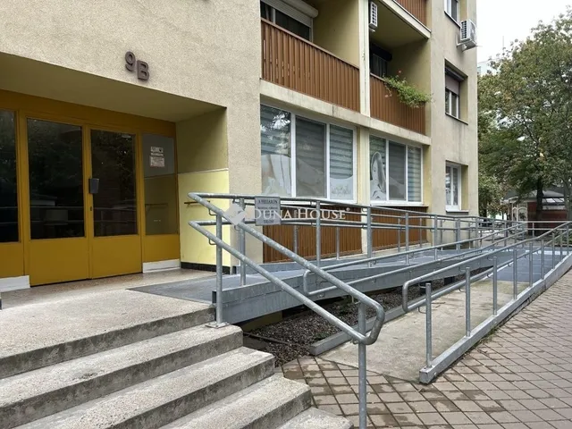 Eladó lakás Dunaújváros 67 nm