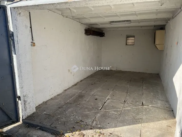 Eladó garázs Várpalota 20 nm