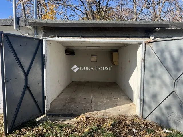 Eladó garázs Várpalota 20 nm