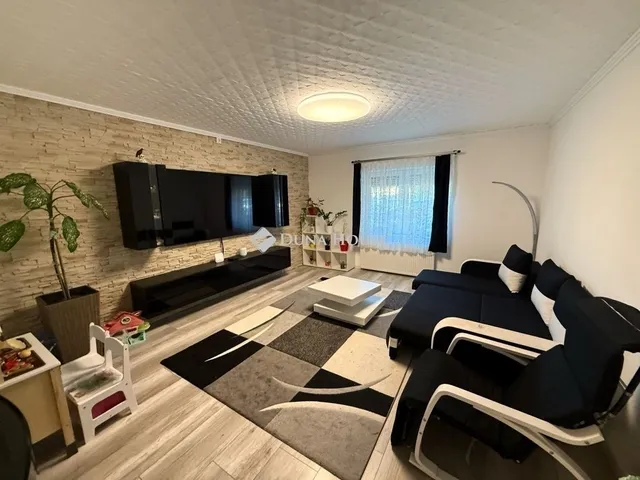 Eladó ház Füle 90 nm