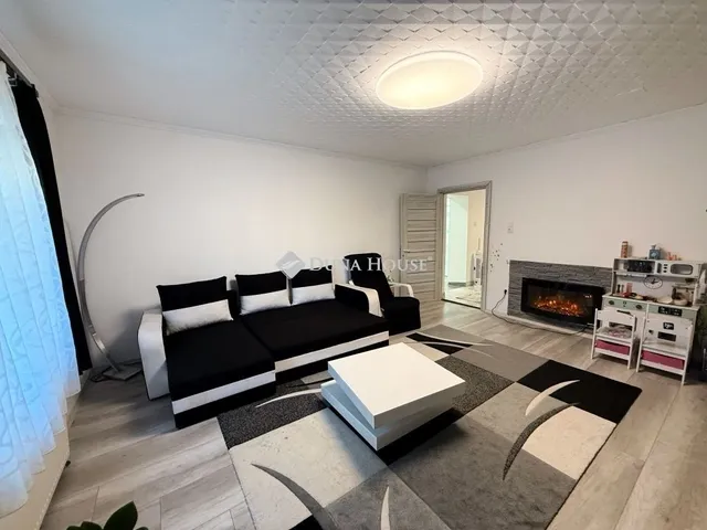 Eladó ház Füle 90 nm