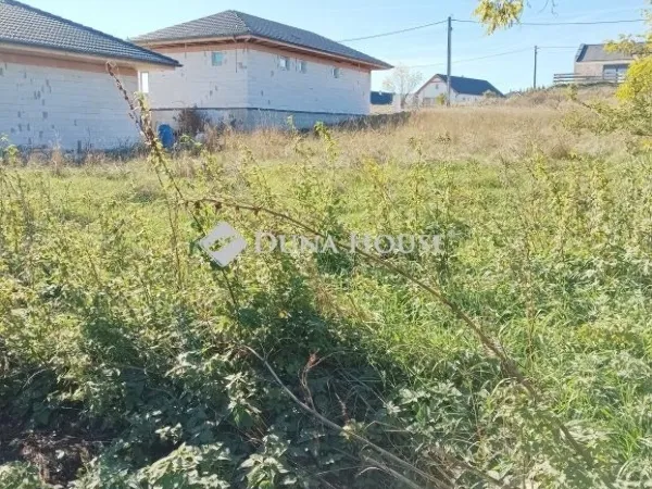 Eladó telek Szár 1028 nm