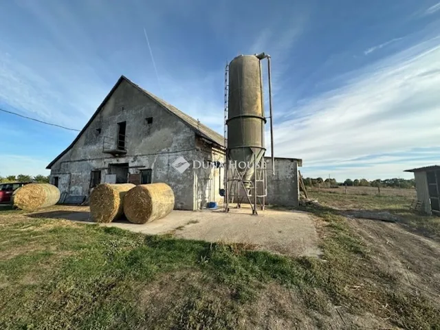 Eladó mezőgazdasági ingatlan Mezőkomárom 30273 nm