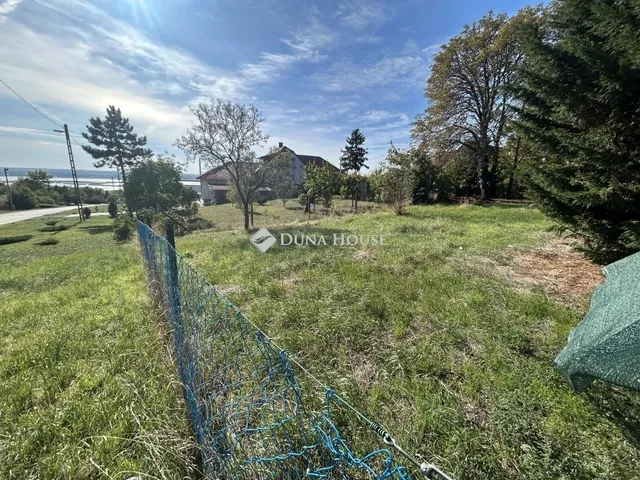 Eladó telek Velence 880 nm