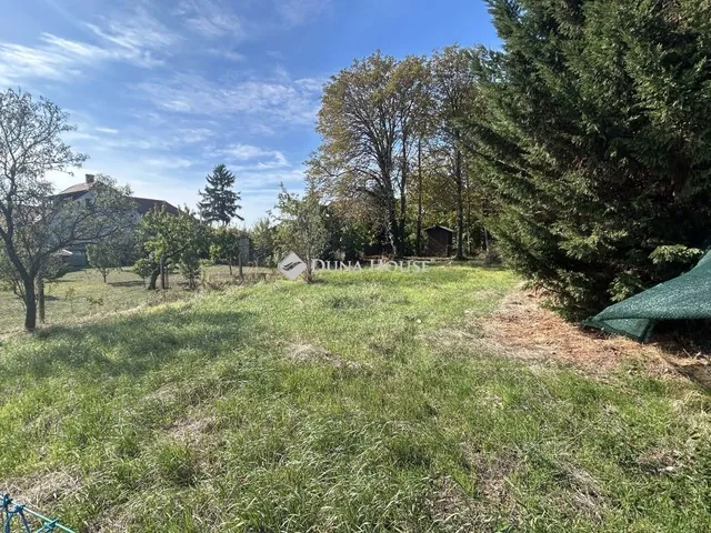 Eladó telek Velence 880 nm