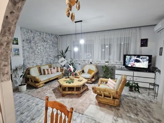 Eladó ház Székesfehérvár 280 nm