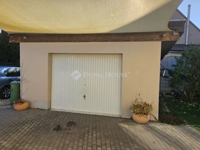 Eladó ház Székesfehérvár 280 nm