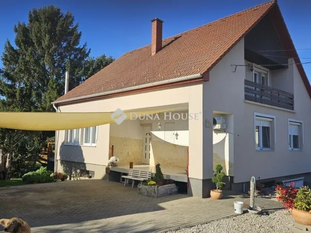 Eladó ház Székesfehérvár 280 nm