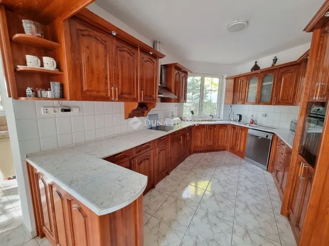 Eladó ház Kápolnásnyék 273 nm