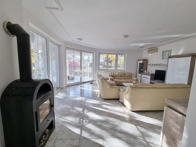 Eladó ház Kápolnásnyék 273 nm