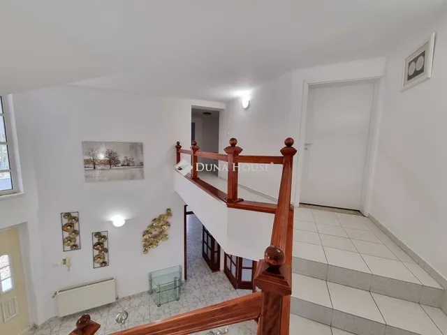 Eladó ház Kápolnásnyék 273 nm