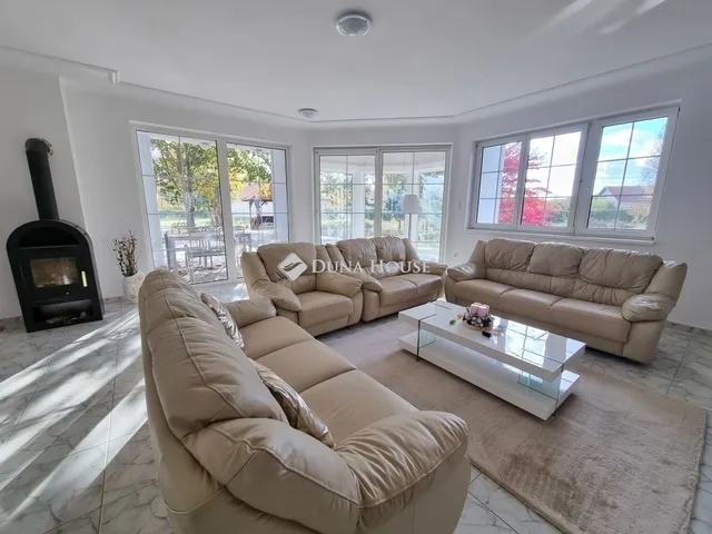 Eladó ház Kápolnásnyék 273 nm