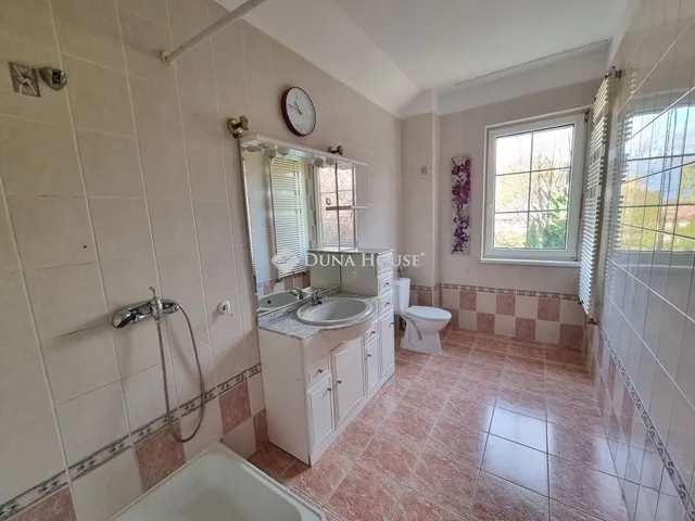 Eladó ház Kápolnásnyék 273 nm