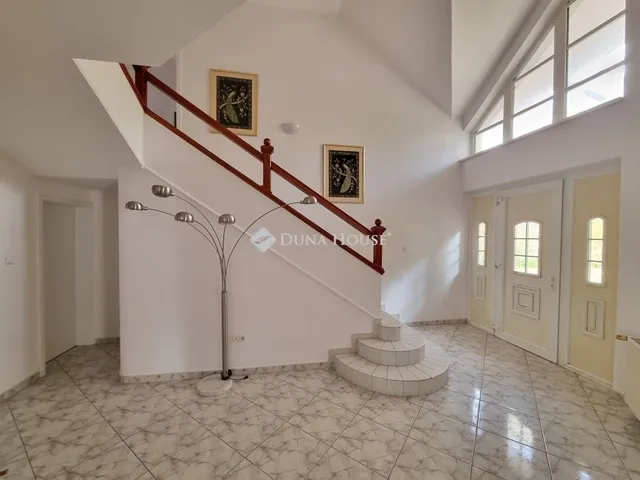 Eladó ház Kápolnásnyék 273 nm