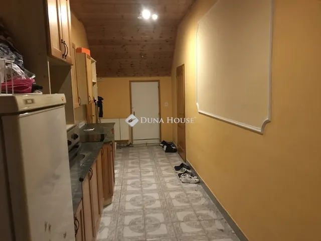 Eladó ház Nagyvenyim 382 nm