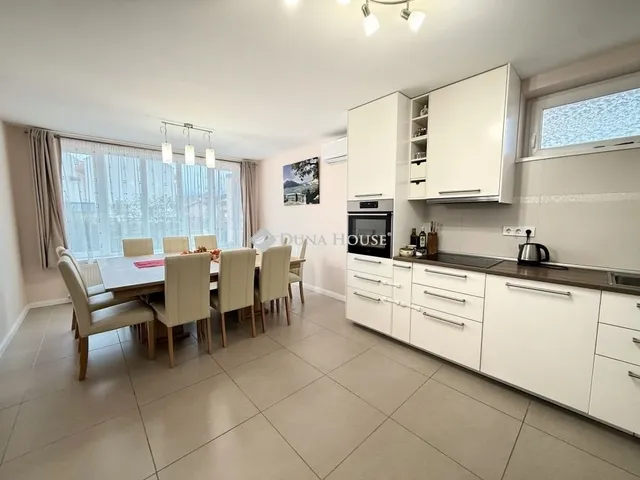 Eladó ház Velence 205 nm