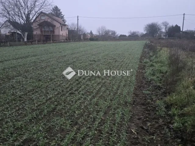 Eladó telek Gárdony 1050 nm