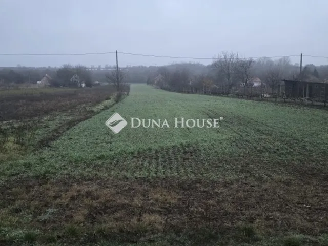 Eladó telek Gárdony 1050 nm