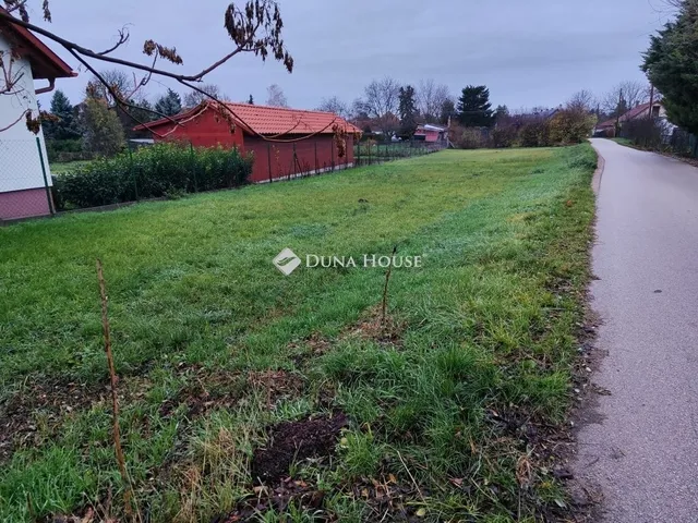 Eladó telek Kápolnásnyék 1144 nm