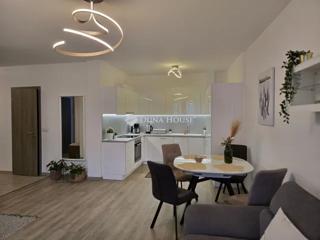 Eladó lakás Székesfehérvár, Belváros 74 nm