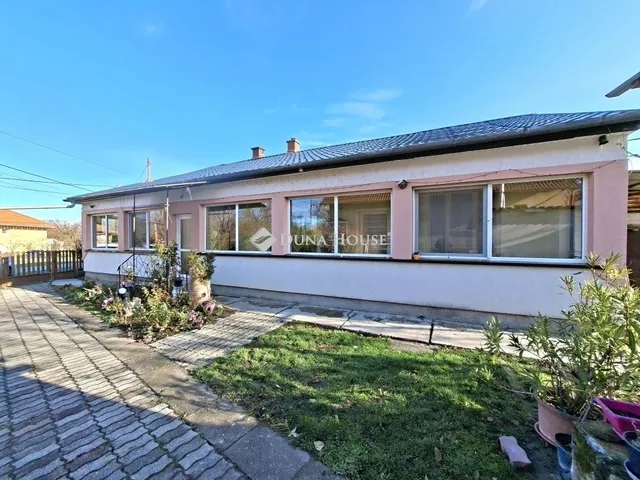 Eladó ház Soponya 93 nm