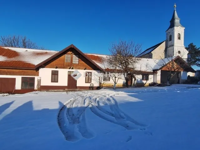 Eladó ház Papkeszi 320 nm