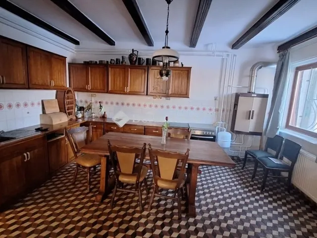 Eladó ház Papkeszi 320 nm