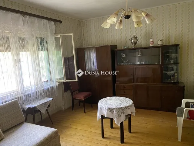 Eladó ház Bakonykúti 124 nm