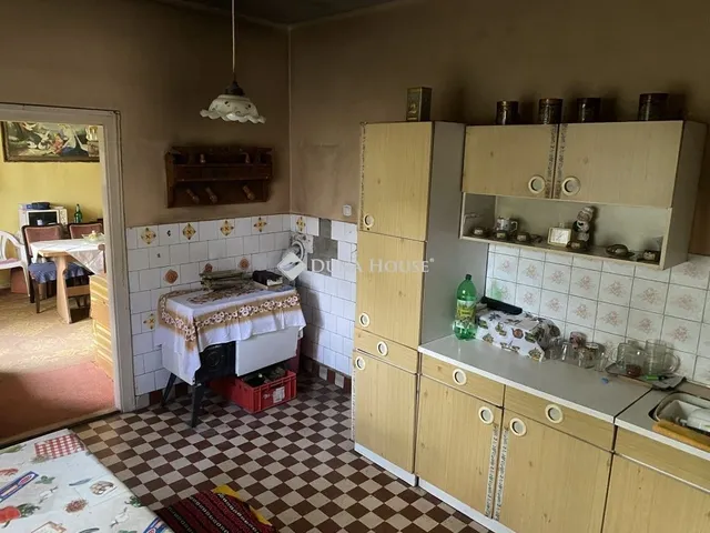 Eladó ház Bakonykúti 124 nm