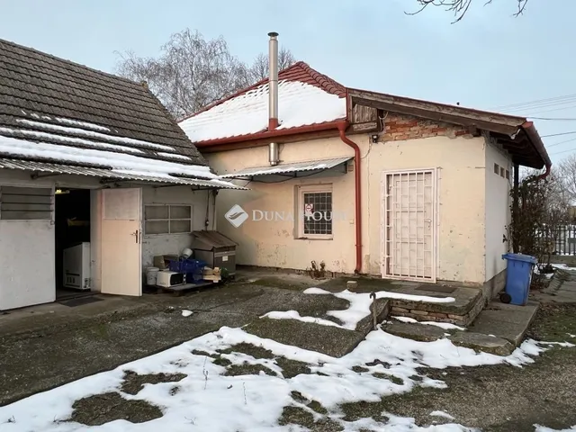 Eladó ház Sárkeresztúr 93 nm