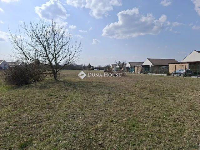 Eladó telek Székesfehérvár 3410 nm