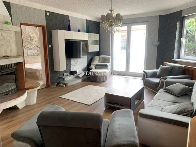 Eladó ház Vál 230 nm