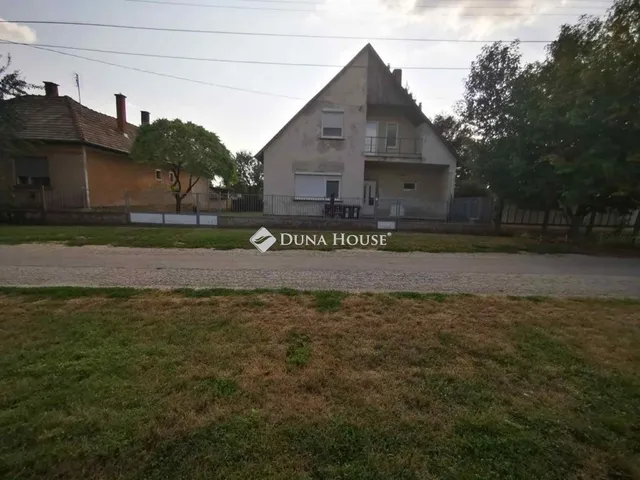 Eladó ház Lovasberény 179 nm