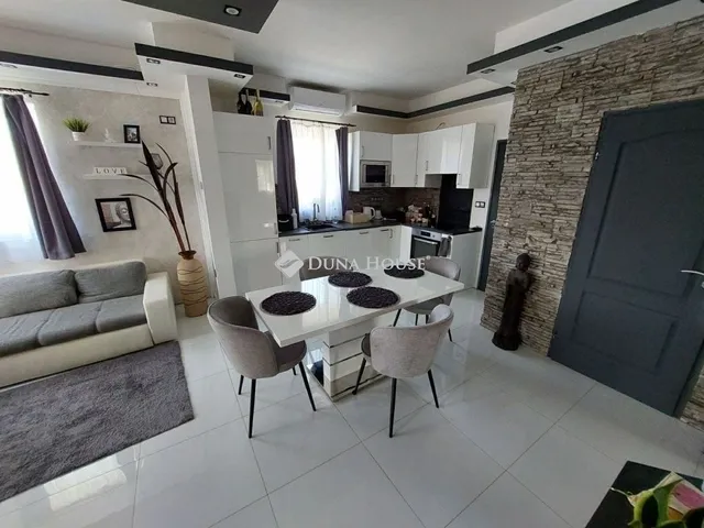 Eladó ház Székesfehérvár, Alsóváros 200 nm