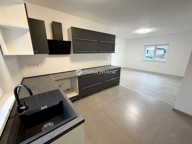 Eladó ház Előszállás 77 nm