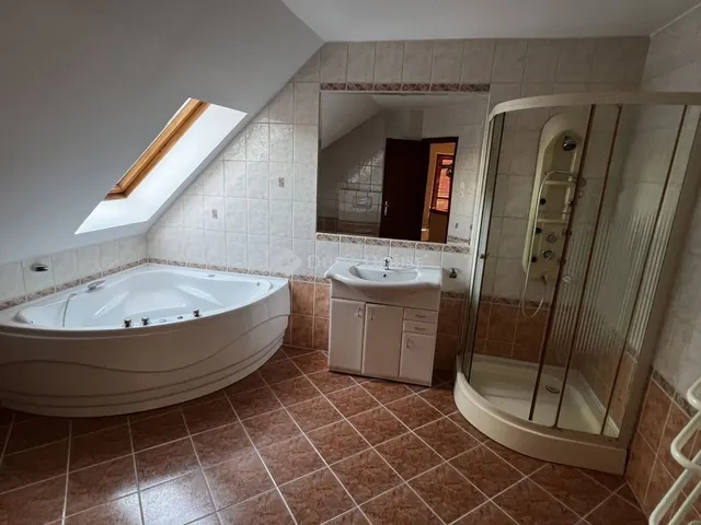 Eladó ház Dunaújváros 293 nm