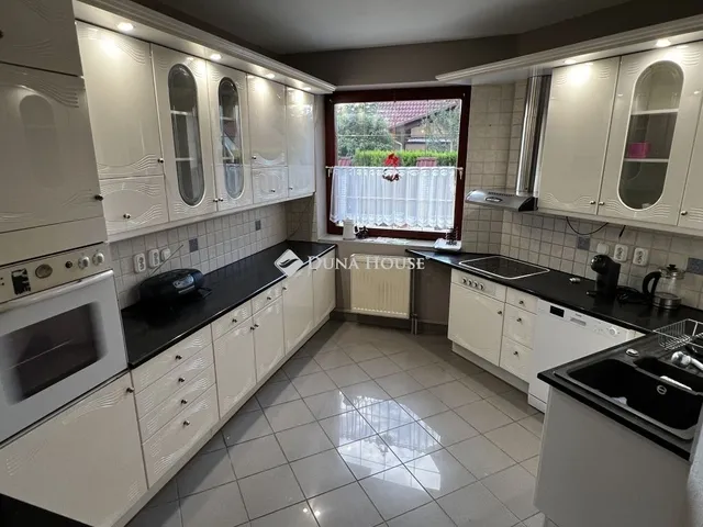 Eladó ház Dunaújváros 293 nm