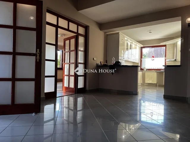 Eladó ház Dunaújváros 293 nm