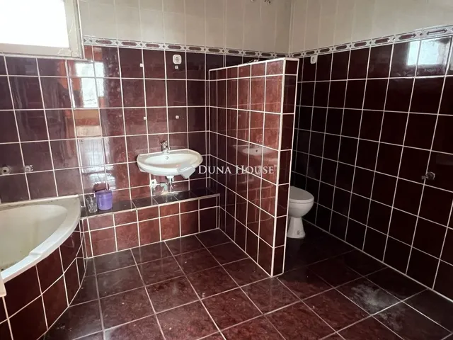 Eladó ház Sárbogárd 295 nm