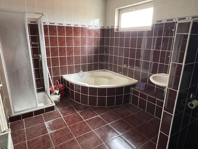 Eladó ház Sárbogárd 295 nm