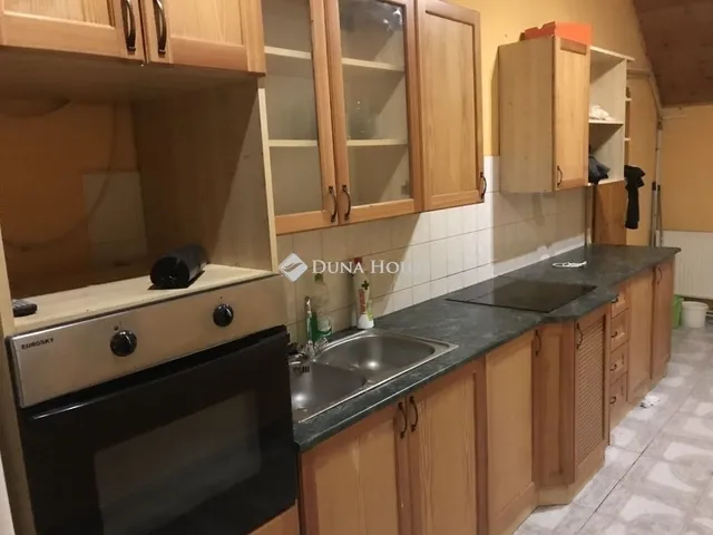 Eladó ház Nagyvenyim 382 nm